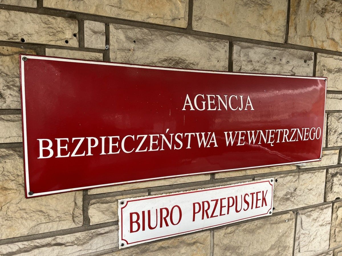 Former deputy head of the ABW expelled from the service. Siemoniak: participated in a political enterprise