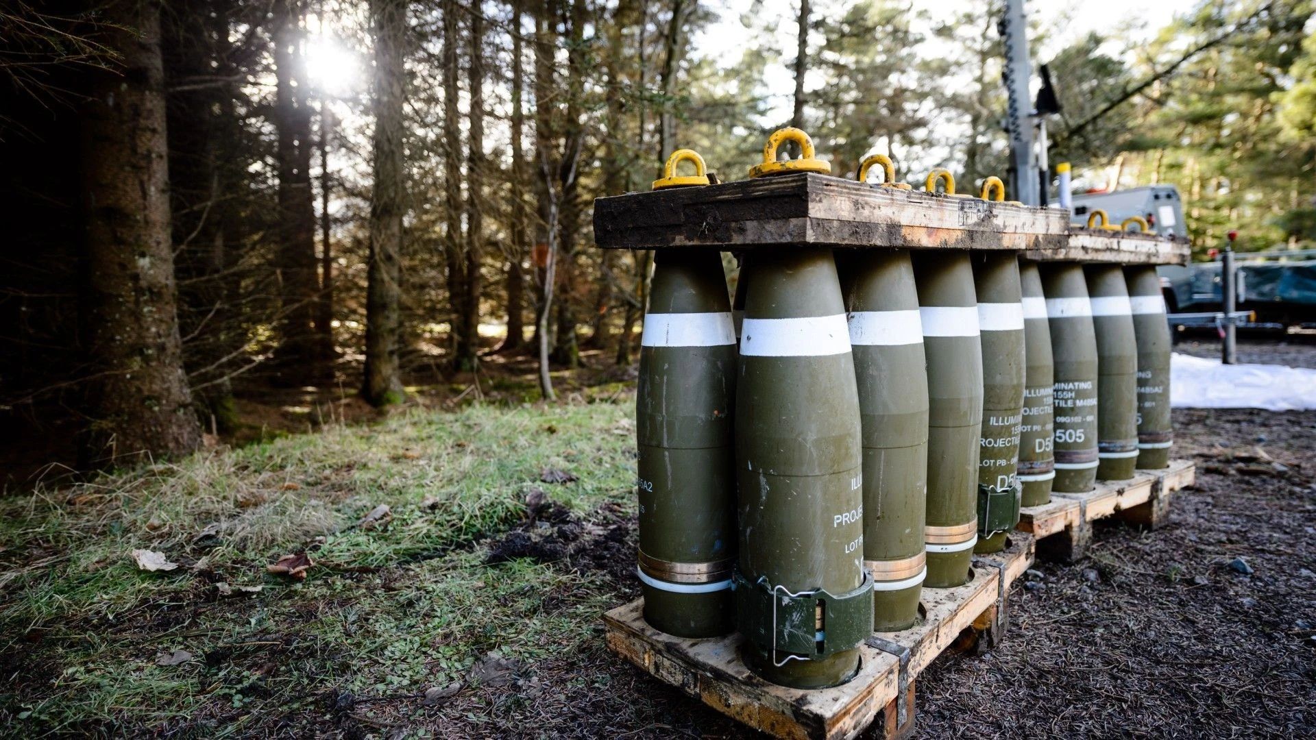 Thursday Media Review; The West is engaged in a "production war" with Russia; Warsaw is preparing for a time of crisis and war