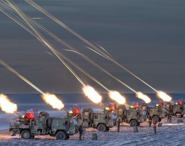 Jednostki ogniowe systemu przeciwlotniczego PSR-A Pilica strzelają z armat kal. 23 mm.