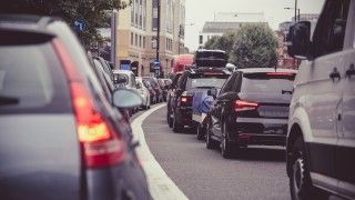 Zakorkowana ulica w mieście