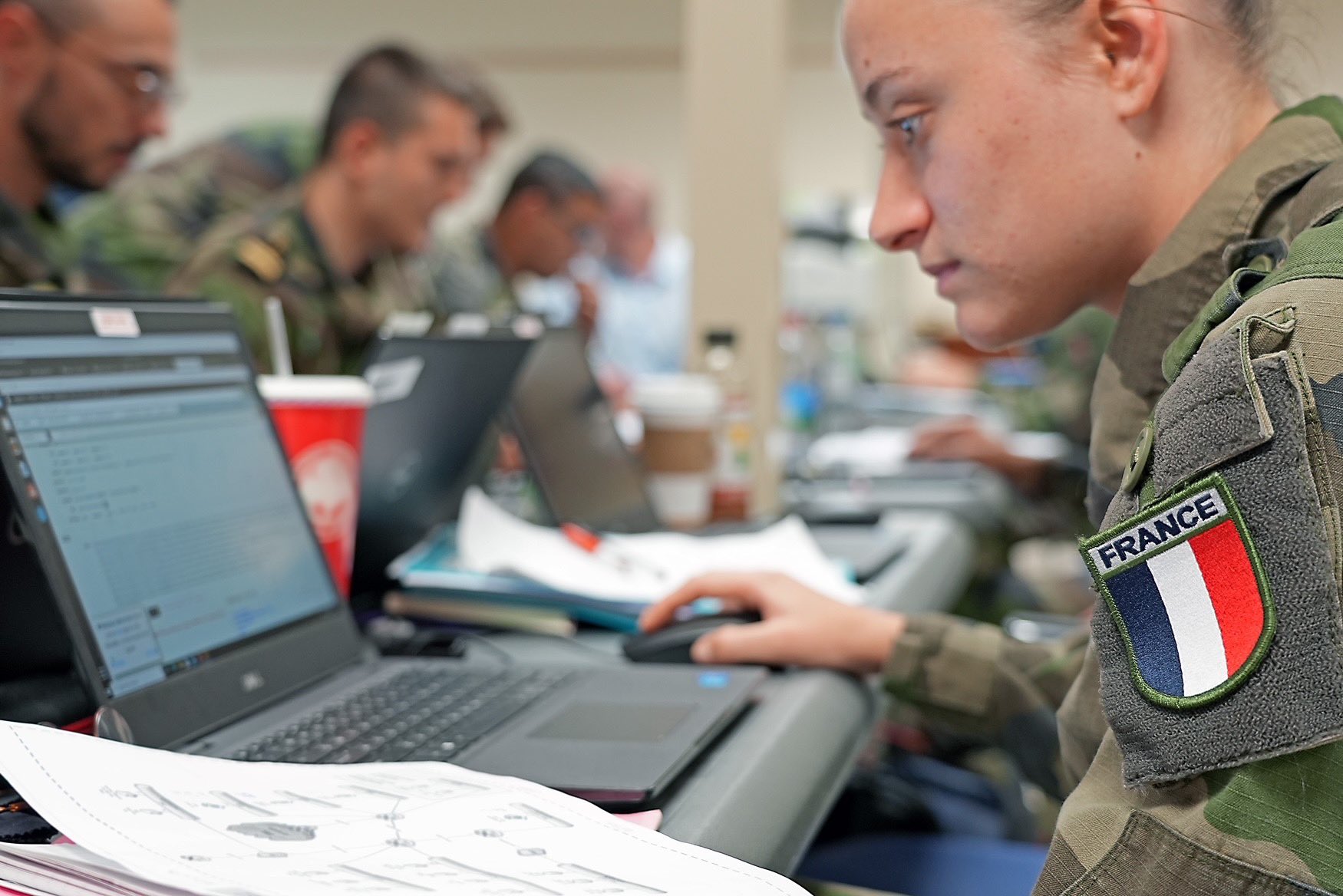 Francuskie wojsko ćwiczy. Delegacja z Polski