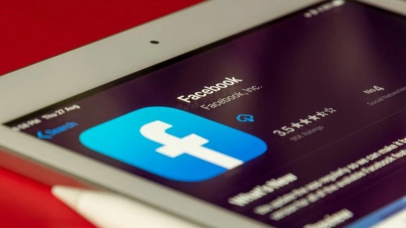 Według jednego z użytkowników portalu X, Facebook miał sprzedać dostęp do prywatnych wiadomości Netflixowi za 100 mln dol. Fakty wyglądają jednak nieco inaczej.