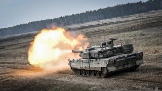 Polski czołg K2 Black Panther należący do 20 Bartoszyckiej Brygady Zmechanizowanej na poligonie w Orzyszu.