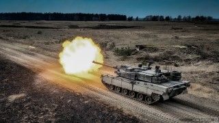 Polski czołg K2 Black Panther należący do 20 Bartoszyckiej Brygady Zmechanizowanej na poligonie w Orzyszu.