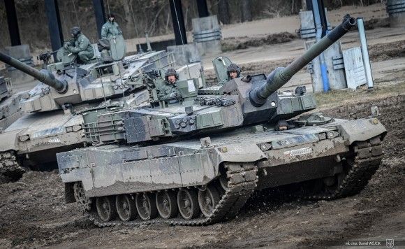 Polskie czołgi K2 Black Panther należące do 20 Bartoszyckiej Brygady Zmechanizowanej na poligonie w Orzyszu.