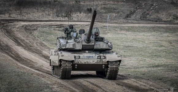 Polski czołg K2 Black Panther należący do 20 Bartoszyckiej Brygady Zmechanizowanej na poligonie w Orzyszu.