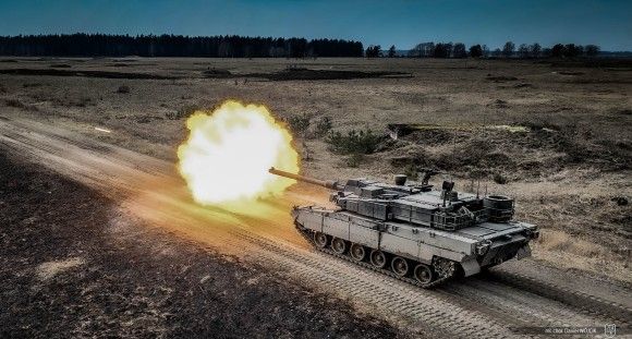 Polski czołg K2 Black Panther należący do 20 Bartoszyckiej Brygady Zmechanizowanej na poligonie w Orzyszu.