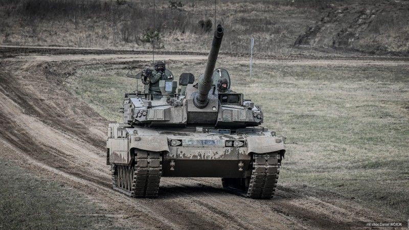 Polski czołg K2 Black Panther należący do 20 Bartoszyckiej Brygady Zmechanizowanej na poligonie w Orzyszu.