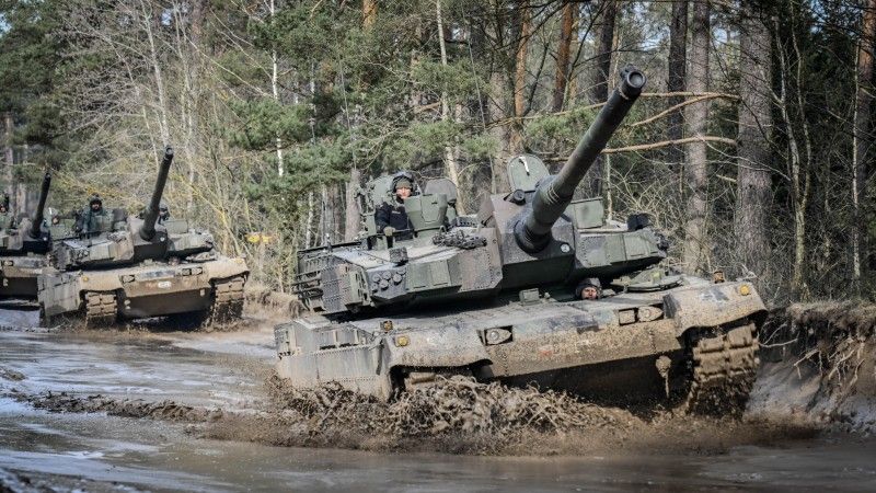 Polskie czołgi K2 Black Panther należące do 20 Bartoszyckiej Brygady Zmechanizowanej na poligonie w Orzyszu.