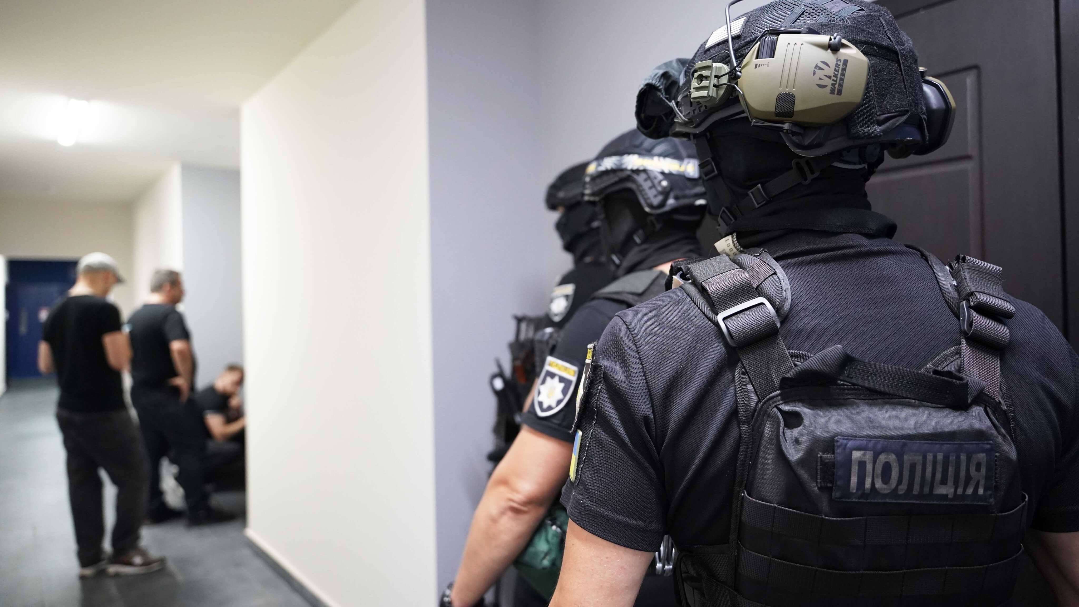 Ukraine: A buying  Mall Is Threatened With Blowing Up