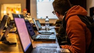 Jakie realne korzyści przynoszą treningi cyberbezpieczeństwa?