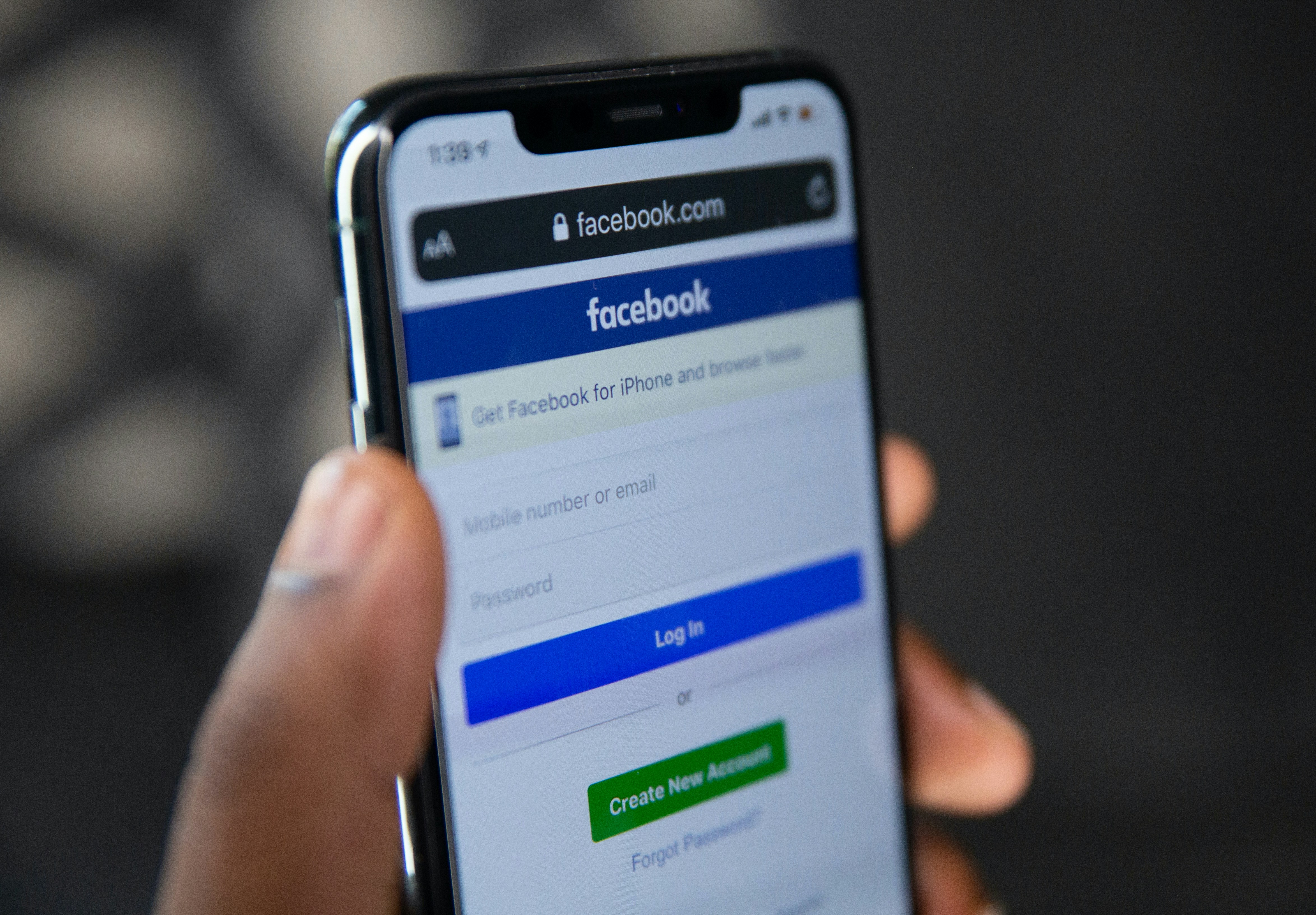 Błąd Facebooka. Sam rozsyłał zaproszenia