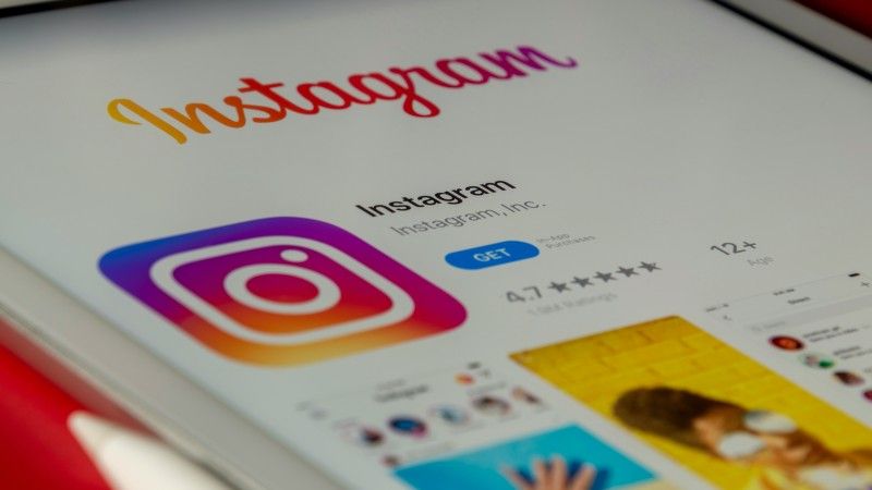 Instagram walczy z sextortion - funkcja dla młodzieży