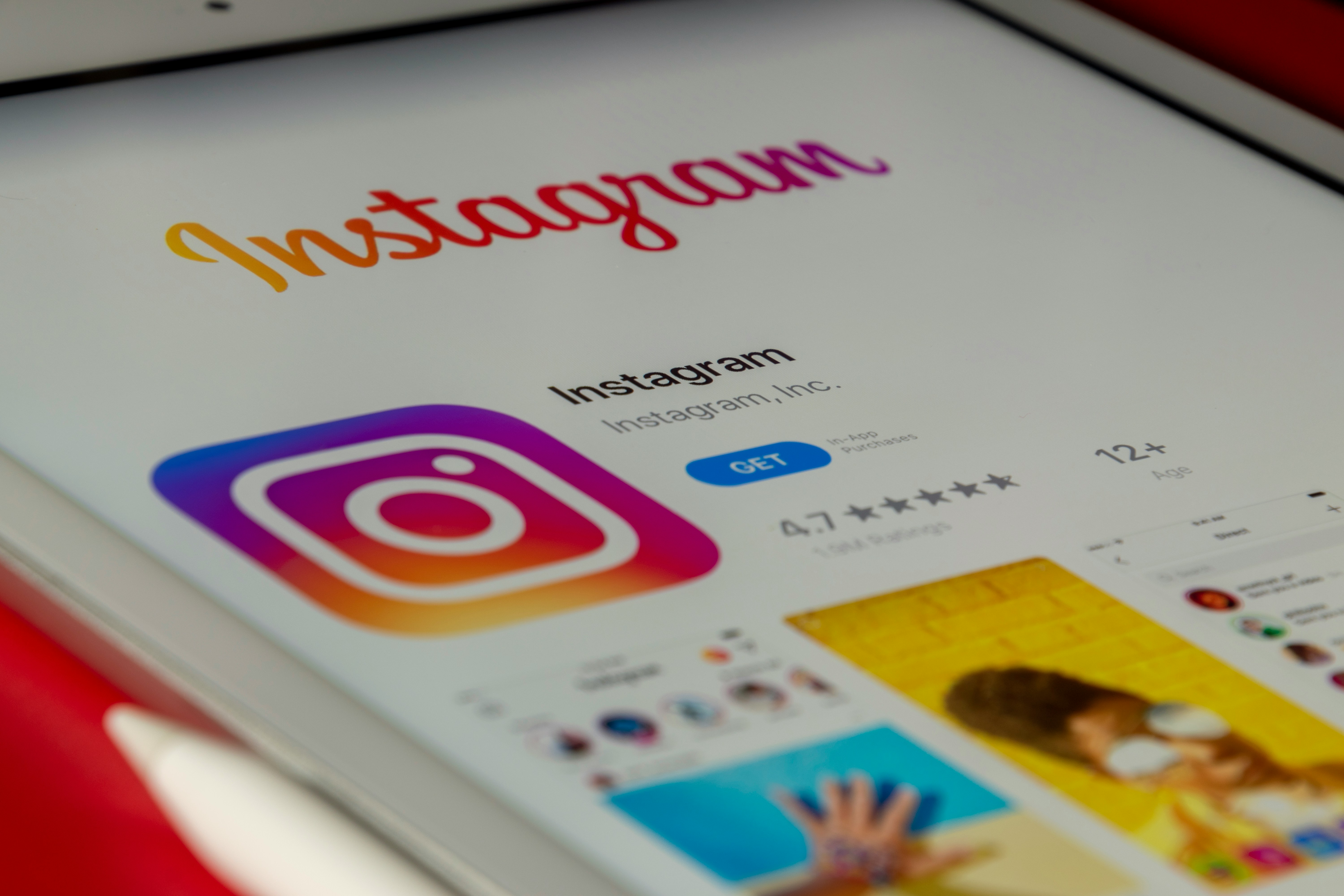 Instagram walczy z sextortion. Zakryje to, co trzeba