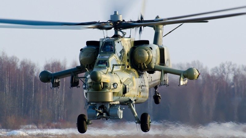 Rosyjski śmigłowiec szturmowy Mil Mi-28N w zawisie.