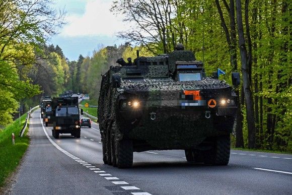 Przemarsz drogowy pododdziałów 16 Dywizji Zmechanizowanej na KTO Rosomak w ramach ćwiczeń "Dzik-24".