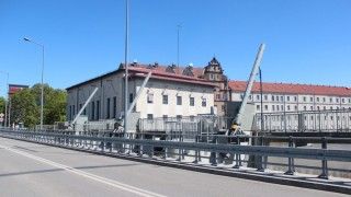 Widok na budynek elektrowni Gubin z mostu