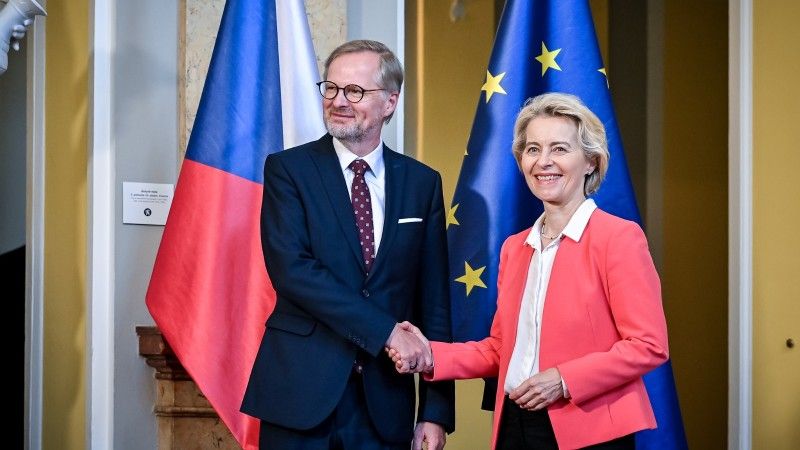 Premier Czech Petr Fiala i przewodnicząca Komisji Europejskiej Ursula von der Leyen