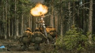 Ćwiczenia fińskich żołnierzy piechoty podczas manewrów Arrow 24.