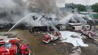 Dogaszanie pożaru składowiska odpadów w Siemianowicach Śląskich