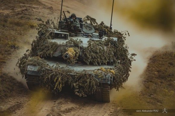 Czołg M1A1FEP Abrams z 1 Warszawskiej Brygady Pancernej na Poligonie Drawskim podczas ćwiczeń Defender 24.