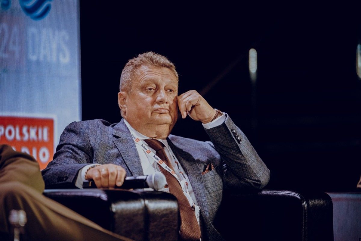 Sieci handlowe i lotnicza ewakuacja. Gen. Rajchel o państwowych rezerwach [WYWIAD]