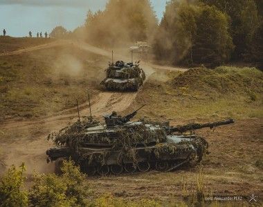 Ćwiczenia Immediate Response 24 z udziałem żołnierzy z Polski, Stanów Zjednoczonych i Wielkiej Brytanii. Na zdjęciu czołgi M1A1FEP Abrams z 1 Warszawskiej Brygady Pancernej.