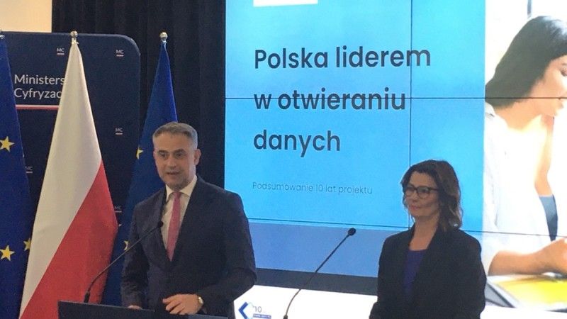 Ministerstwo Cyfryzacji świętuje 10-lecie otwartych danych. Na zwołanej z tej okazji konferencji prasowej, minister Krzysztof Gawkowski podsumował pierwszą dekadę projektu.