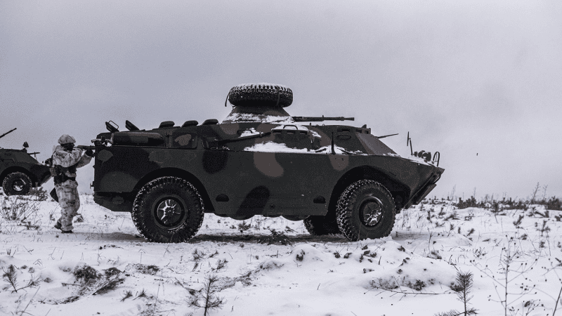 Przekazany Ukrainie przez Polskę pojazd rozpoznawczy BRDM-2 (zdjęcie poglądowe).
