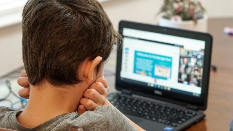Co rząd zrobi, aby chronić dzieci w sieci?