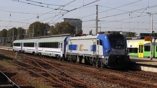 Podczas konferencji dot. otwartych danych, wicepremier i min. cyfryzacji Krzysztof Gawkowski stwierdził, że za ich pomocą można kupić bilety kolejowe. Czy na pewno?