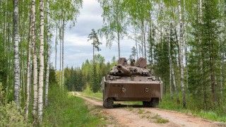 Francuski bojowy wóz rozpoznawczy AMX-10RCR.