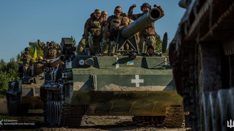 Ukraińskie samobieżne armatohaubice 2S7 Pion.