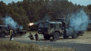 Przeciwlotnicze systemy rakietowo-artyleryjskie (PSR-A) Pilica na poligonie.