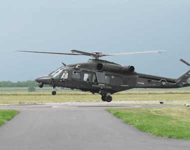 Śmigłowiec wielozadaniowy Leonardo AW149 startuje z lotniska w Świdniku.