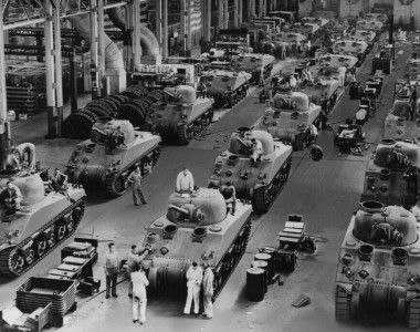 Czołgi M4A4 Sherman montowane w Detroit Arsenal Tank Plant w Warren w stanie Michigan, 1942 rok.