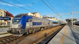 Sprawa internetu bezprzewodowego w pociągach PKP Intercity ciągnie się już 10 lat. Jedno co się nie zmienia, to narzekania - a co w tej sprawie robi sam przewoźnik?