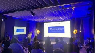 Szef Coursery Jeff Maggioncalda prezentuje nowości na platformie