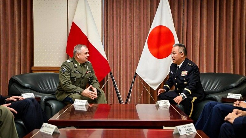 Generał Yoshihide Yoshida i Szef Sztabu Generalnego WP generał Wiesław Kukuła