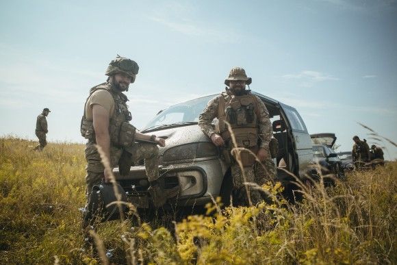 Pododdział ukraińskiego 411 samodzielnego batalionu bezzałogowców uderzeniowych "Jastrubi" ("Jastrzębie") przygotowuje się do działań bojowych.