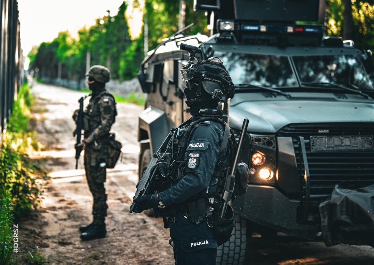 Karta Rodziny Mundurowej nie tylko dla służb MSWiA i wojska? „Na obecnym etapie nie chciałbym przesądzać”