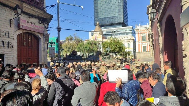 Boliwijscy żołnierze na jednym z placów stolicy podczas próby zamachu stanu.