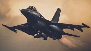 Holenderski F-16AM podczas startu.