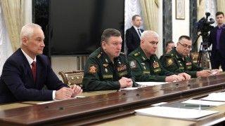 Spotkanie Władimira Putina z dowódcami rosyjskich okręgów wojskowych. Na pierwszym planie Andriej Biełousow, Minister Obrony Federacji Rosyjskiej.