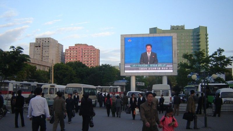 Północnokoreańska telewizja podjęła decyzję o zmianie satelity wykorzystywanego do dystrybucji sygnału. Jakie są tego powody i czym to skutkuje?