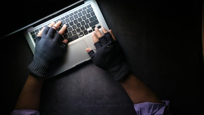 Jak gangi rekrutują młodych do cyberprzestępczości?