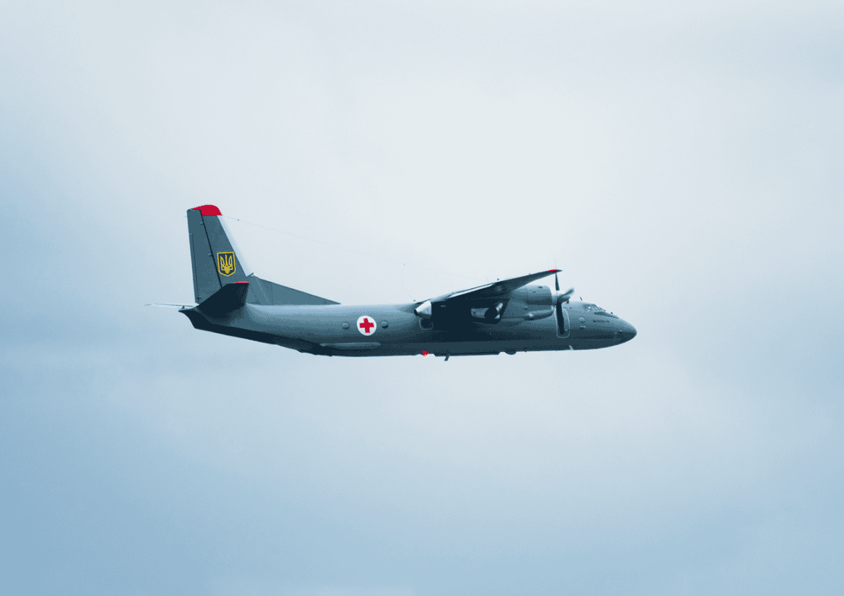 Ukraiński samolot trafiony na lotnisku. Rosjanie publikują nagrania z ataku