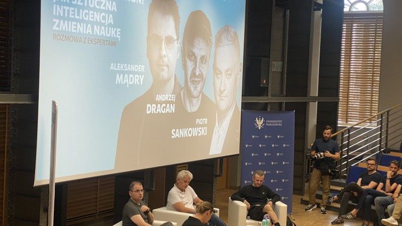 Prof. Aleksander Mądry z OpenAI, prof. Andrzej Dragan oraz prof. Piotr Sankowski w czasie konferencji