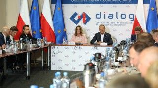 Tusk i Kidawa-Blońska podczas spotkania z mediami