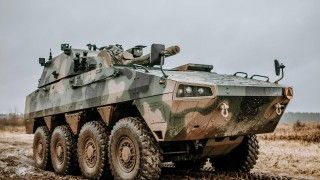 Moździerz samobieżny M120K Rak na poligonie.